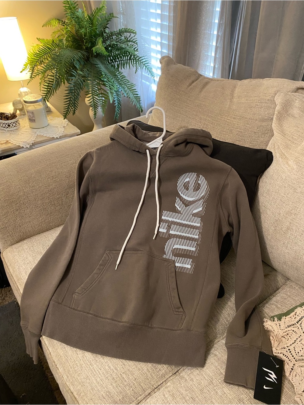 Nike Brown Fleece-Lined Sweatshirt with White Logo Tag
